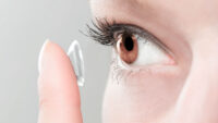 How To Put In Contact Lenses The Safe Way Eyespire Optometrist